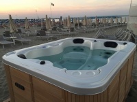 Гидромассажный бассейн Sunrans SR837 Гидромассажный бассейн Sunrans SR837